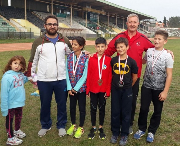 Atletler Amatör Spor Haftası İçin Yarıştı