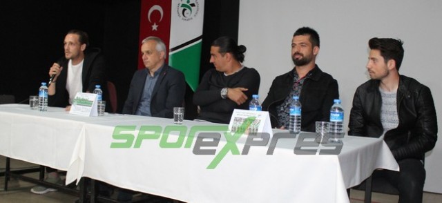 Kral Aykut'un öğrencilerinden Yeşil Siyahlı futbolculara sevgi seli