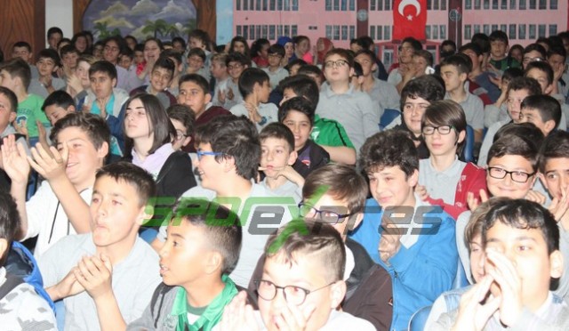 Kral Aykut'un öğrencilerinden Yeşil Siyahlı futbolculara sevgi seli