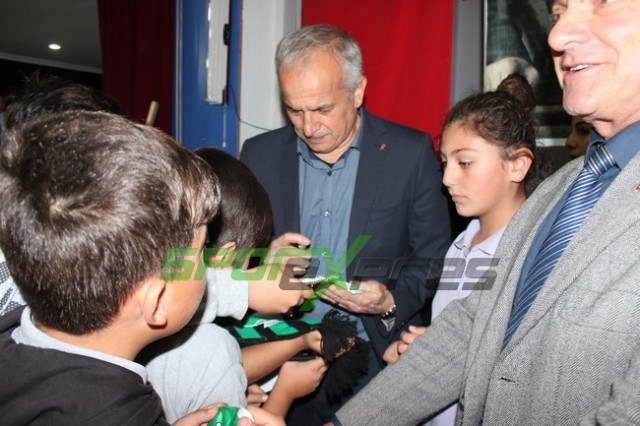 Kral Aykut'un öğrencilerinden Yeşil Siyahlı futbolculara sevgi seli