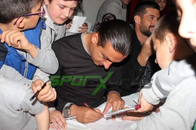 Kral Aykut'un öğrencilerinden Yeşil Siyahlı futbolculara sevgi seli
