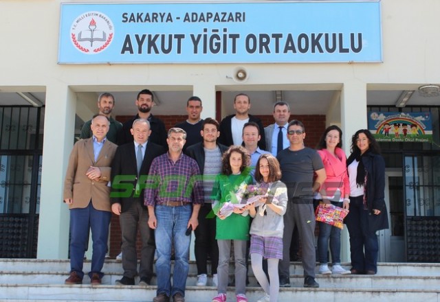 Kral Aykut'un öğrencilerinden Yeşil Siyahlı futbolculara sevgi seli