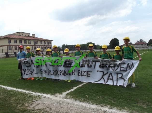 Akyazı Akınspor Sahaya Baret ile çıktı