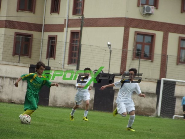 Akyazı Akınspor Sahaya Baret ile çıktı