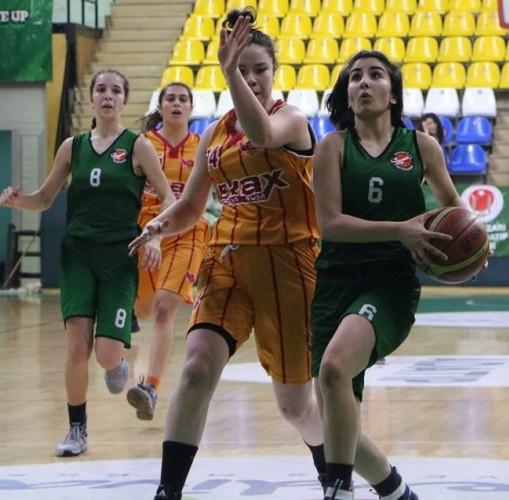 Basketbol'da bayanlar kupalarına kavuştu