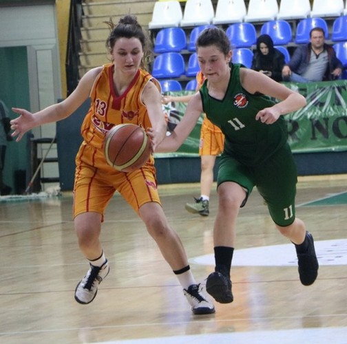 Basketbol'da bayanlar kupalarına kavuştu