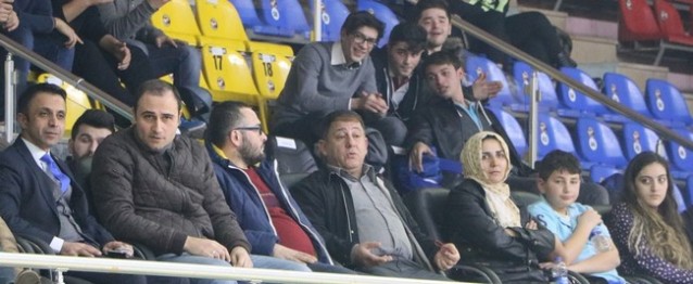 Basketbol'da bayanlar kupalarına kavuştu