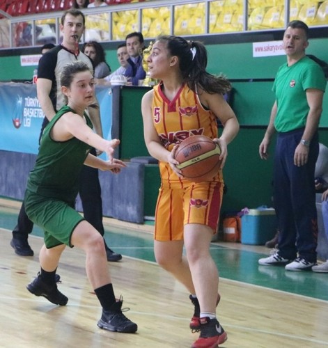 Basketbol'da bayanlar kupalarına kavuştu
