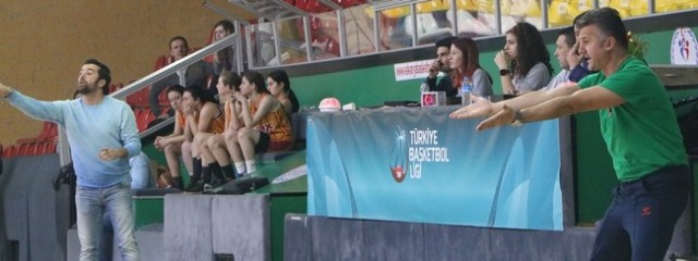 Basketbol'da bayanlar kupalarına kavuştu