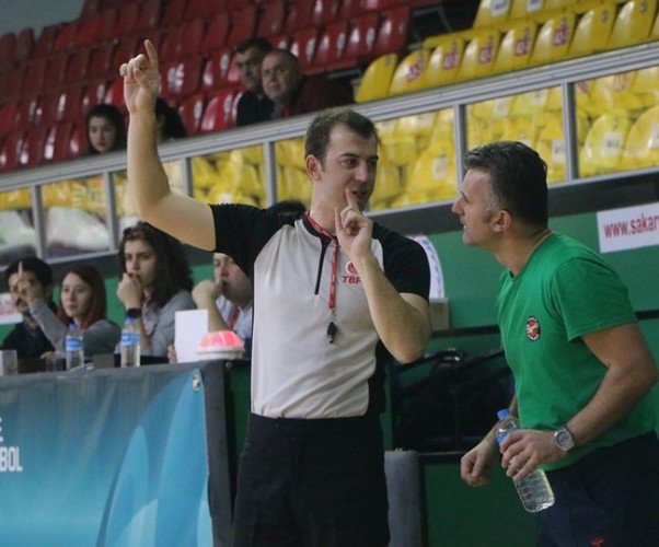 Basketbol'da bayanlar kupalarına kavuştu