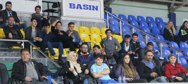 Basketbol'da bayanlar kupalarına kavuştu