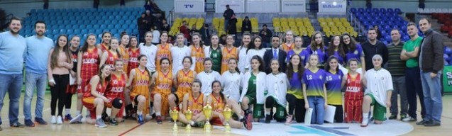 Basketbol'da bayanlar kupalarına kavuştu