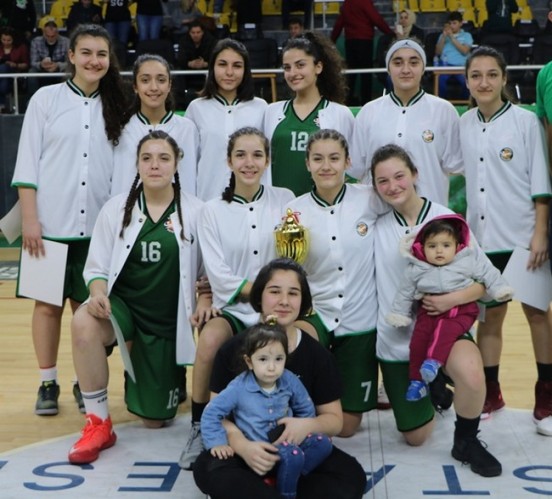 Basketbol'da bayanlar kupalarına kavuştu