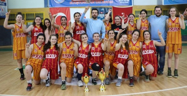 Basketbol'da bayanlar kupalarına kavuştu