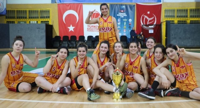 Basketbol'da bayanlar kupalarına kavuştu
