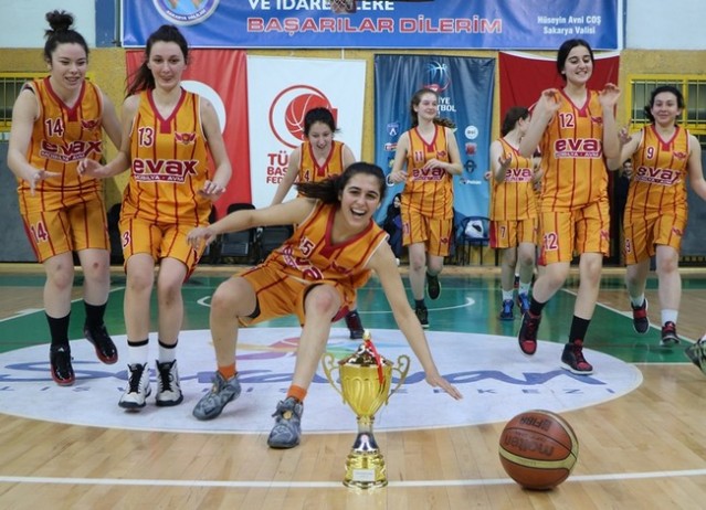Basketbol'da bayanlar kupalarına kavuştu
