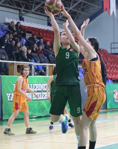 Basketbol'da bayanlar kupalarına kavuştu