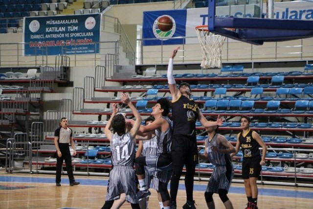 Basketbol Grup Maçları Başladı