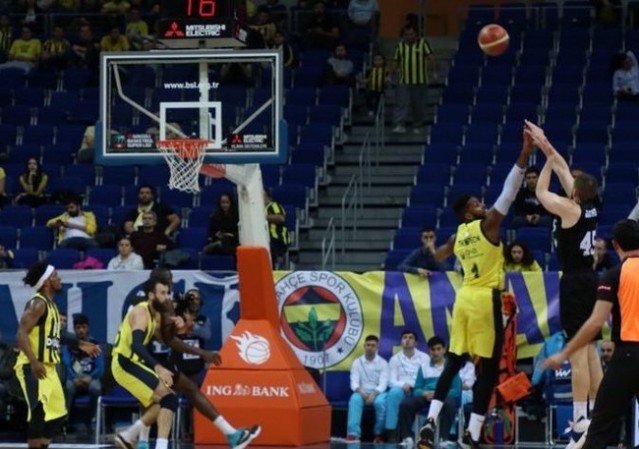 ﻿Fenerbahçe Doğuş-Sakarya Büyükşehir Basket: 89-75