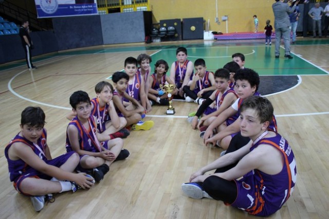 U11'DE ŞAMPİYON SAKARYA YILDIZLAR