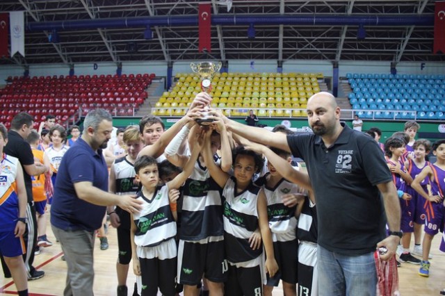 U11'DE ŞAMPİYON SAKARYA YILDIZLAR
