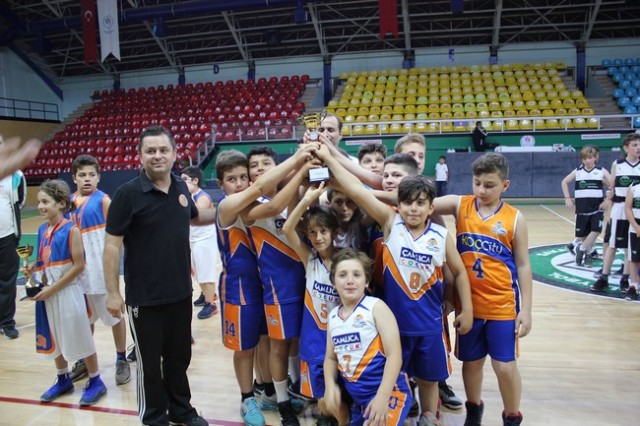U11'DE ŞAMPİYON SAKARYA YILDIZLAR
