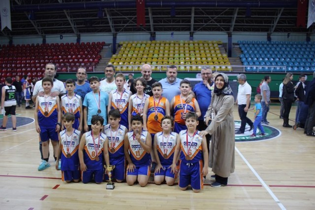 U11'DE ŞAMPİYON SAKARYA YILDIZLAR