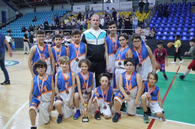 U11'DE ŞAMPİYON SAKARYA YILDIZLAR