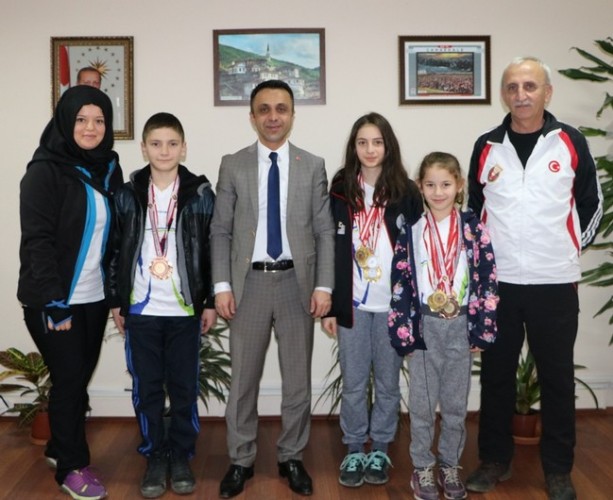 Badmintonda madalya sevinci