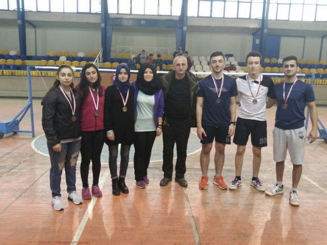 Badmintonda madalya sevinci