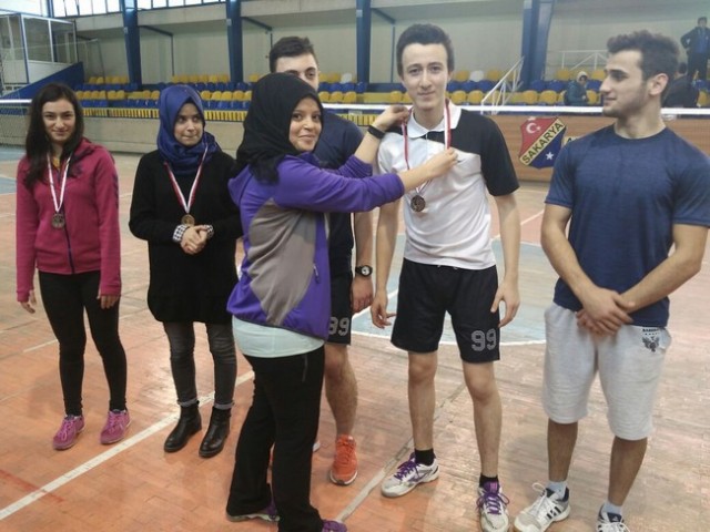 Badmintonda madalya sevinci