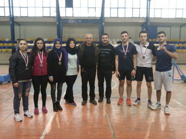 Badmintonda madalya sevinci
