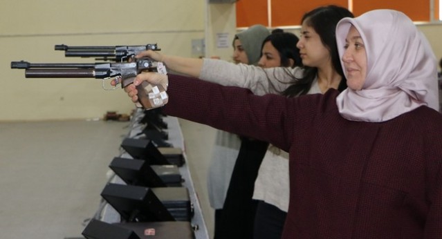 Bayanlardan tam isabet
