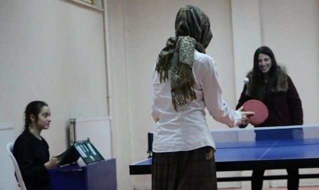 Bayan raketler masa başında