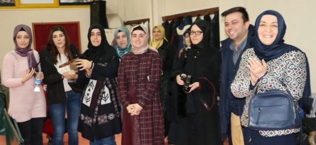 Bayan raketler masa başında
