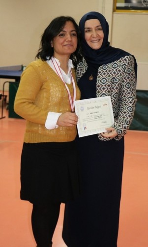 Bayan raketler masa başında