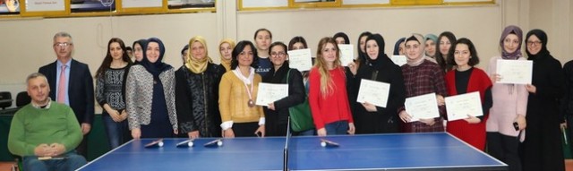 Bayan raketler masa başında