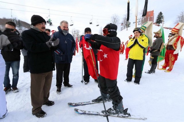 SAÜ Besyo'dan Zirvede Bayrak Şöleni