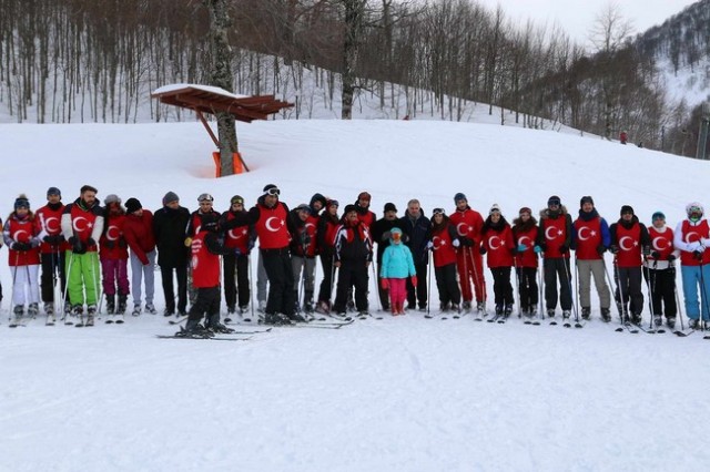 SAÜ Besyo'dan Zirvede Bayrak Şöleni
