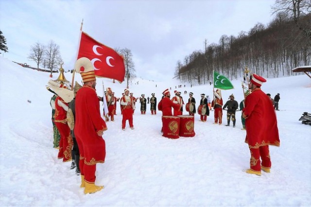 SAÜ Besyo'dan Zirvede Bayrak Şöleni