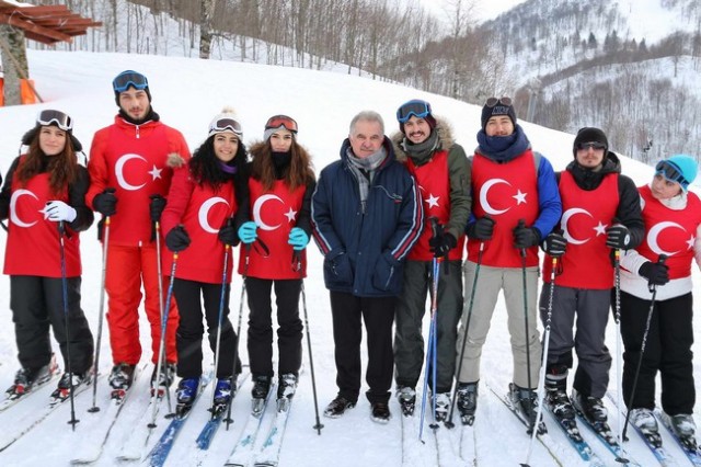 SAÜ Besyo'dan Zirvede Bayrak Şöleni
