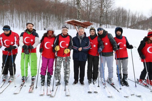 SAÜ Besyo'dan Zirvede Bayrak Şöleni