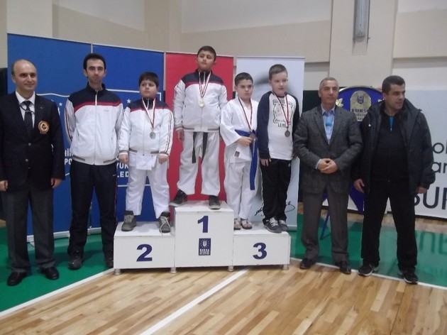 Geyveli Karatecilerden çifte başarı