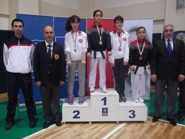 Geyveli Karatecilerden çifte başarı