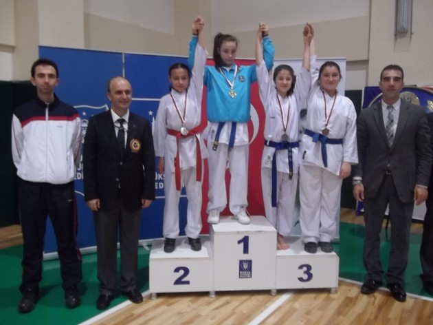 Geyveli Karatecilerden çifte başarı