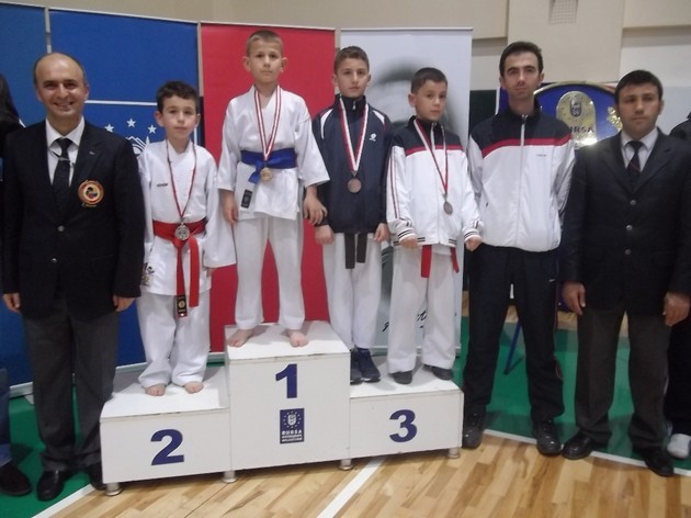Geyveli Karatecilerden çifte başarı