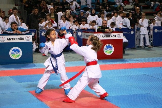 Çanakkale Şehitlerini Anma Karate Turnuvası sona erdi