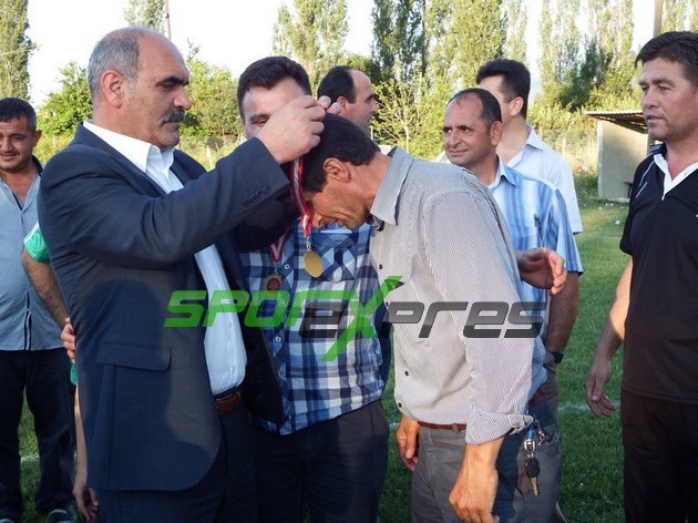 Cihadiyespor şampiyonluğu kutladı