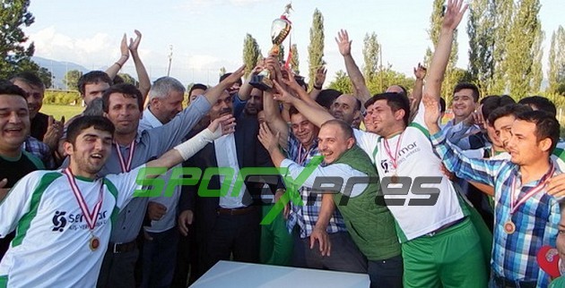 Cihadiyespor şampiyonluğu kutladı