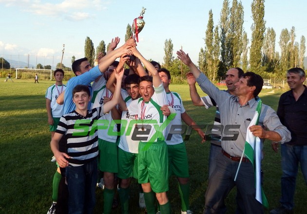 Cihadiyespor şampiyonluğu kutladı